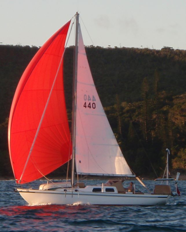 Alberg 30 gallery image with filename: alberg30-kalitsah-spinnaker.jpg