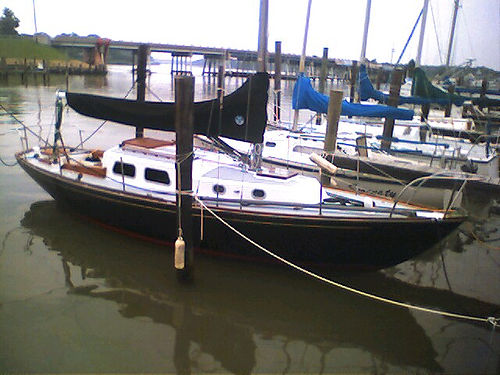 Alberg 30 gallery image with filename: alberg30-sabrina-docked.jpg