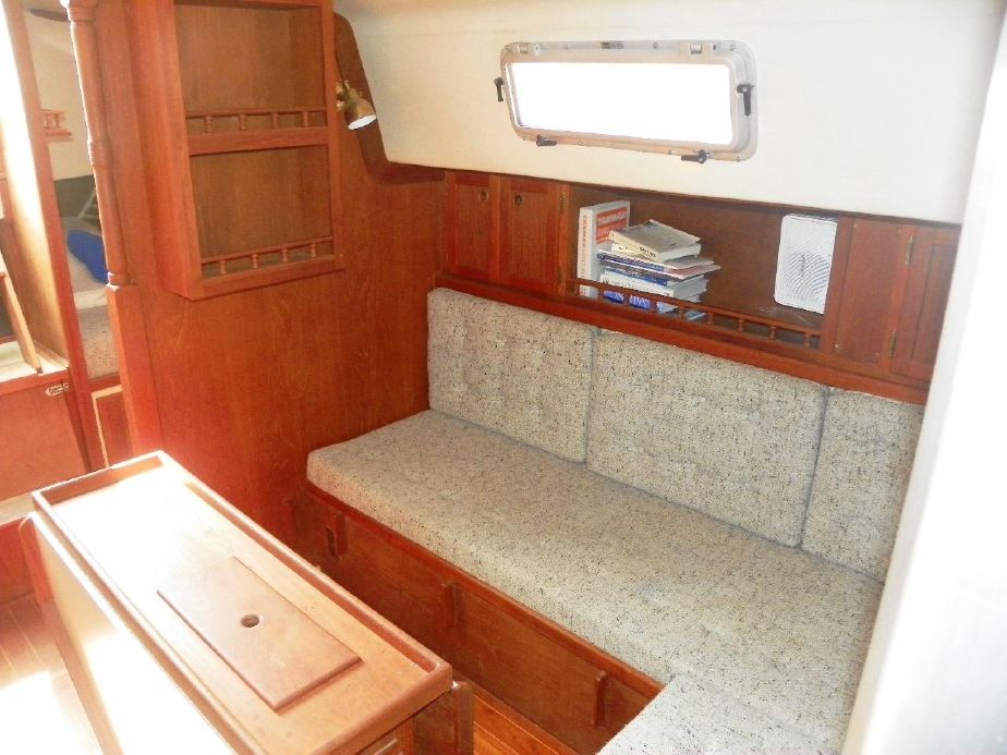 Bayfield 36 gallery image with filename: bayfield36-saloon-2.jpg