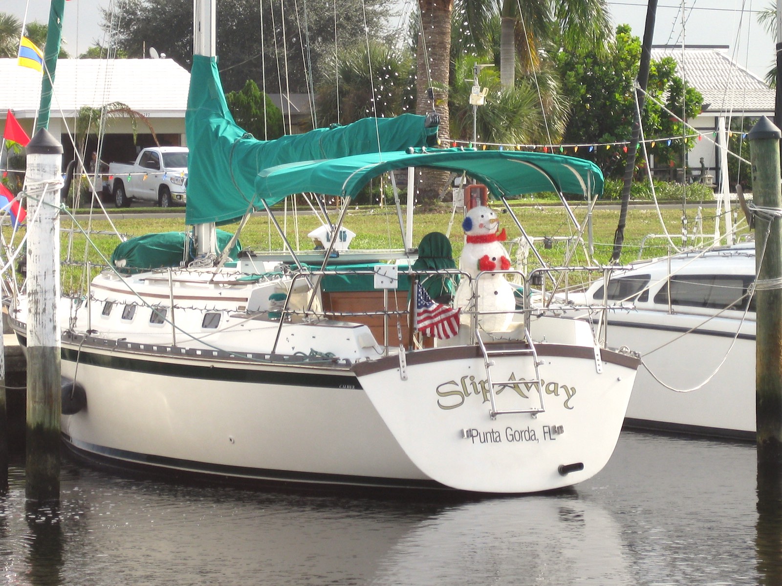 Caliber 33 gallery image with filename: caliber33-slipaway-dock.jpg
