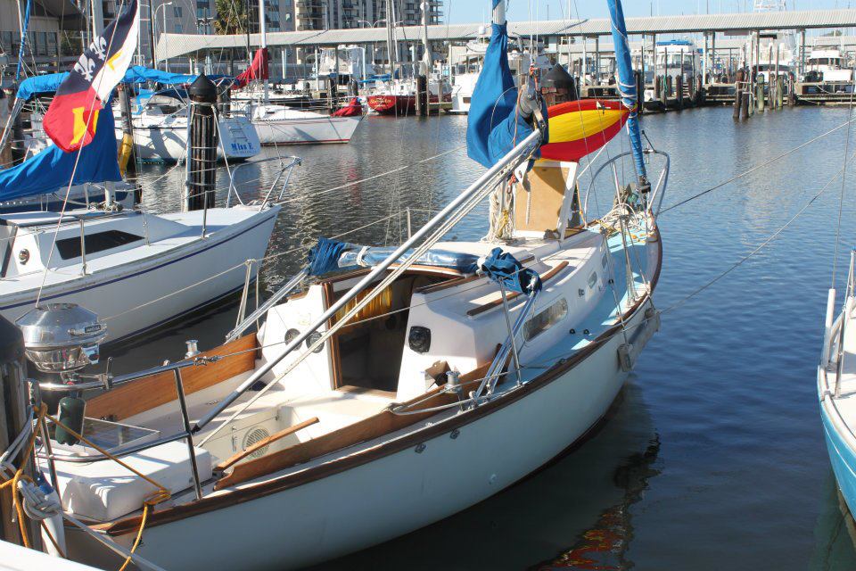 Cape Dory 25 gallery image with filename: capedory25-papillion-docked.jpg