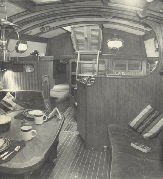 Panda 38 gallery image with filename: panda38-brochure-interiorcompanionway.jpg